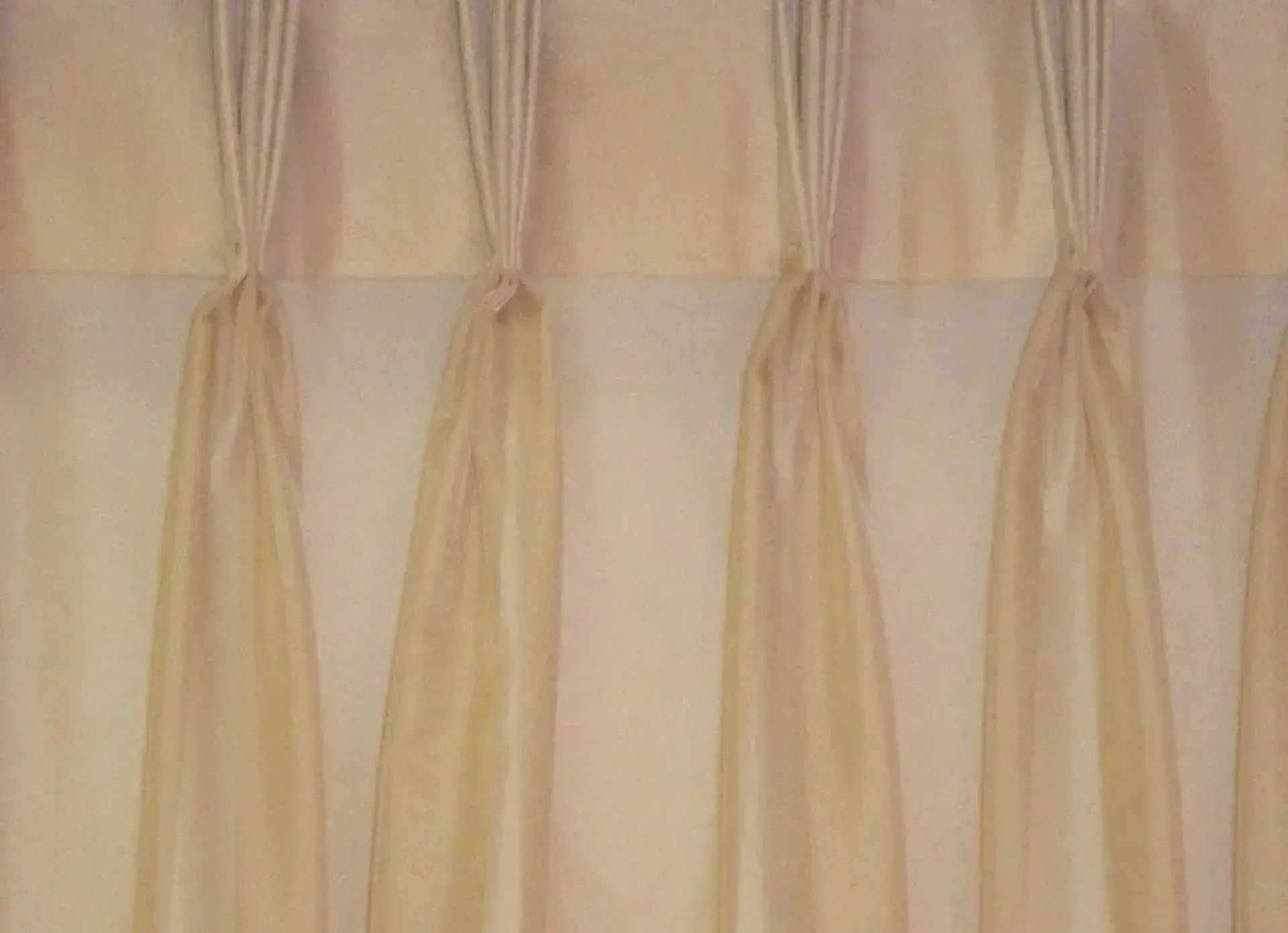 4 Finger Pinch Pleat